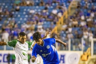 Confiança marca nos acréscimos, derrota Guarany e volta a vencer no Sergipano