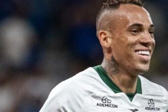Cruzeiro perde para o Coritiba no Mineirão e vira lanterna do Brasileiro após duas rodadas
