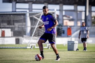 Ceará anuncia chegada do zagueiro Ronald Carvalho por empréstimo até o fim da temporada