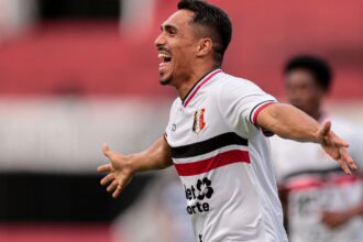 Willian Júnior assume liderança de assistências no Pernambucano pelo Santa Cruz