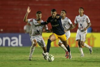 Retrô vira sobre o Maguary e assegura vaga contra o Sport na semifinal do Pernambucano