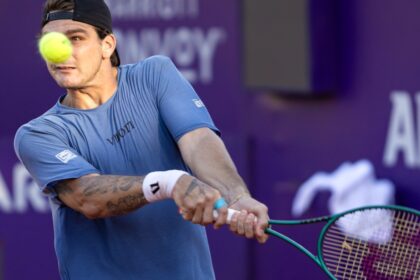 João Fonseca elimina Monteiro, conquista primeira vitória do ano e avança no Rio Open