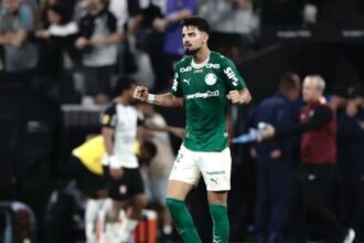 Palmeiras supera Internacional no Beira-Rio, faz 3 a 1 e assume a ponta do Brasileirão