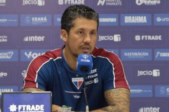 Carpini valoriza desempenho do Fortaleza após clássico e confirma busca por atacantes