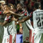 Filipe Luís reclama de gramado do Barradão e descarta Paquetá como volante
