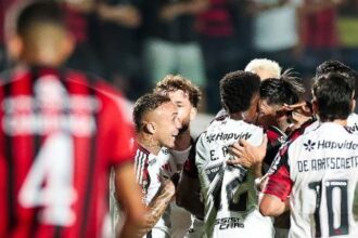Rossi defende pênalti, Flamengo supera o Vitória e obtém primeiro triunfo no Brasileirão