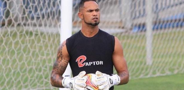 Ex-goleiro Bruno comparece à Vara de Execuções Penais e diz ter regularizado livramento condicional