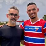 Foto com camisa do Fortaleza antecipa chegada do atacante Luiz Fernando