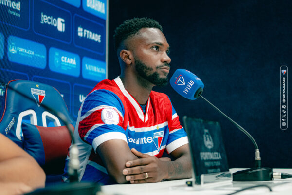 Vitinho exalta torcida do Fortaleza e prevê parceria com Bareiro em 2026