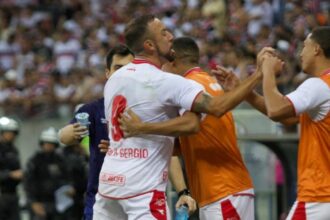Náutico supera Santa Cruz e fica a um empate da final do Pernambucano
