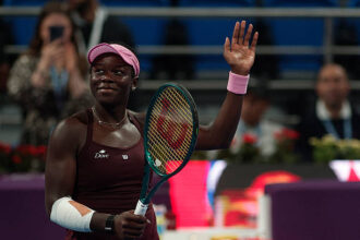 Mboko derruba Rybakina em Doha, encerra série invicta e encosta no top 10