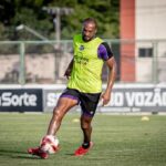 Ceará renova com Luiz Otávio até o fim de 2026; zagueiro completa 10ª temporada no clube