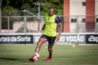 Ceará renova com Luiz Otávio até o fim de 2026; zagueiro completa 10ª temporada no clube
