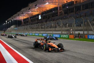 McLaren cobra mudanças imediatas nas regras de motor para evitar riscos na largada e facilitar ultrapassagens