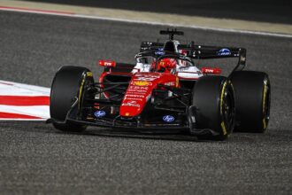 Leclerc avalia Ferrari no mesmo patamar da McLaren e atrás de Red Bull e Mercedes após testes no Bahrein