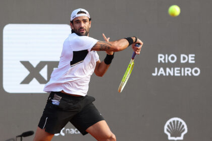 Berrettini avança no Rio Open após apagão e lance contestado