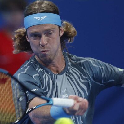 Rublev estreia com vitória em Doha; Sinner e Alcaraz jogam nesta quarta