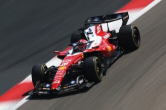 Leclerc abre quarta-feira de testes no Bahrein com melhor tempo; Red Bull enfrenta falha técnica
