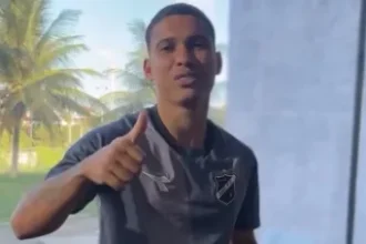 Atacante Thiaguinho, do ABC, e esposa ficam feridos em acidente na BR-101
