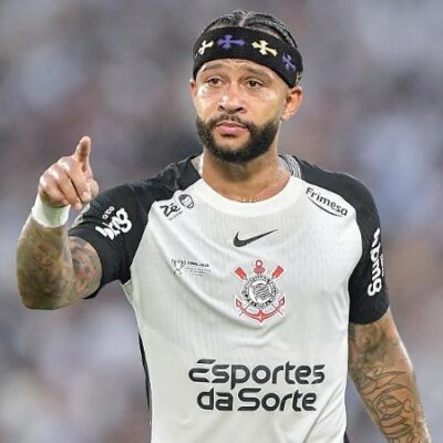 Memphis Depay demonstra abertura para estender contrato com o Corinthians