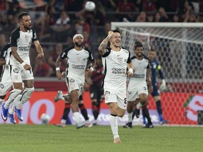 Corinthians segura pressão, supera pênalti perdido pelo Athletico e vence em Curitiba