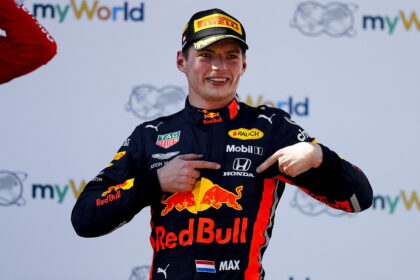 Verstappen torce pela Honda mesmo com início difícil da Aston Martin nos testes de pré-temporada