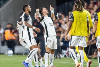 Garro garante vitória do Corinthians sobre o Athletico-PR em jogo atrasado do Brasileirão