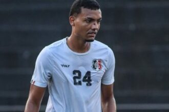 Santa Cruz acerta contratação do zagueiro Dênis, ex-Náutico, para integrar elenco profissional