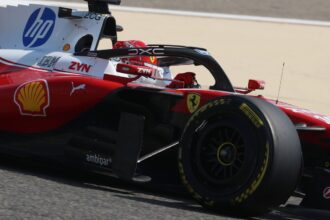 Leclerc lidera última manhã de testes da F1 2026, enquanto Aston Martin enfrenta nova falha