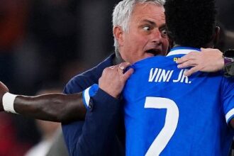 Kompany defende Vinicius Júnior e acusa Mourinho de questionar caráter do brasileiro