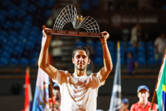 Etcheverry bate Tabilo de virada e leva primeiro título ATP no Rio Open