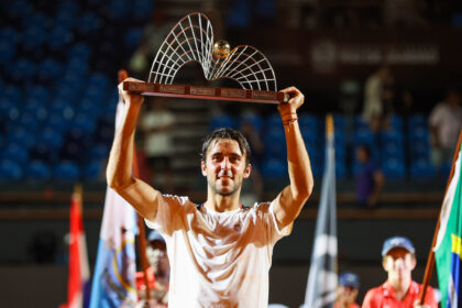 Etcheverry bate Tabilo de virada e leva primeiro título ATP no Rio Open