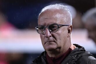 Dorival Junior critica sequência de jogos e elogia goleiro Hugo Souza após vaga na semifinal do Paulista
