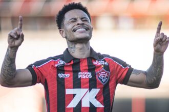 Vitória supera o Galícia por 3 a 0 e garante vaga na semifinal do Baianão