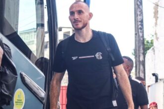 Santa Cruz confirma que Ianson está bem após pancada na cabeça e seguirá 72 horas em repouso