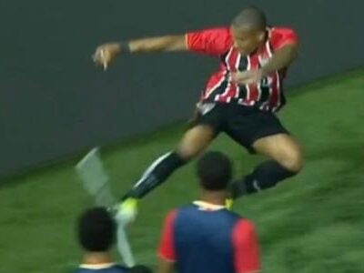 Voadora em bandeirinha rende amarelo a atacante do São Paulo no sub-20