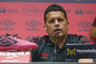 Santa Cruz oficializa Claudinei Oliveira como novo técnico