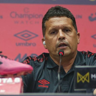 Santa Cruz oficializa Claudinei Oliveira como novo técnico