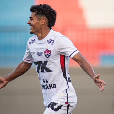 Vitória encaminha empréstimo do atacante Luis Miguel ao Caxias