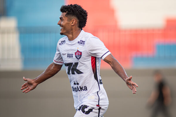 Vitória encaminha empréstimo do atacante Luis Miguel ao Caxias