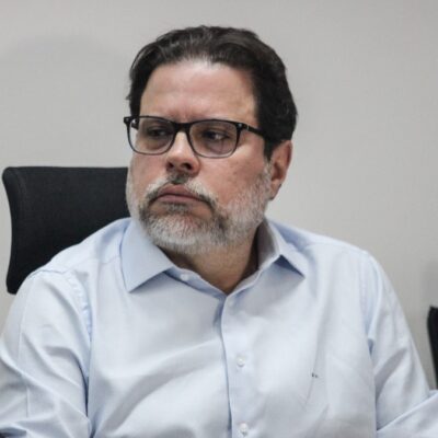 Presidente do Santa Cruz nega negociação após almoço com Marcos Braz