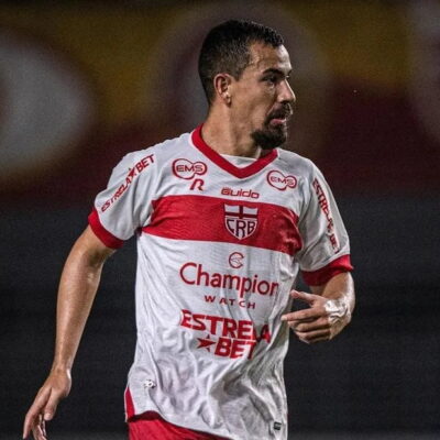 Botafogo-PB acerta com zagueiro Saimon e oficializa mais dois reforços