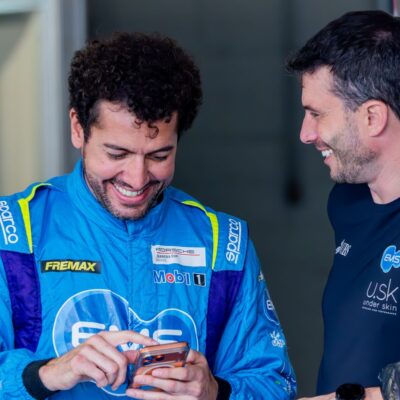 Leonardo Sanchez conclui últimos ajustes no Porsche antes da classificação da Carrera Rookie