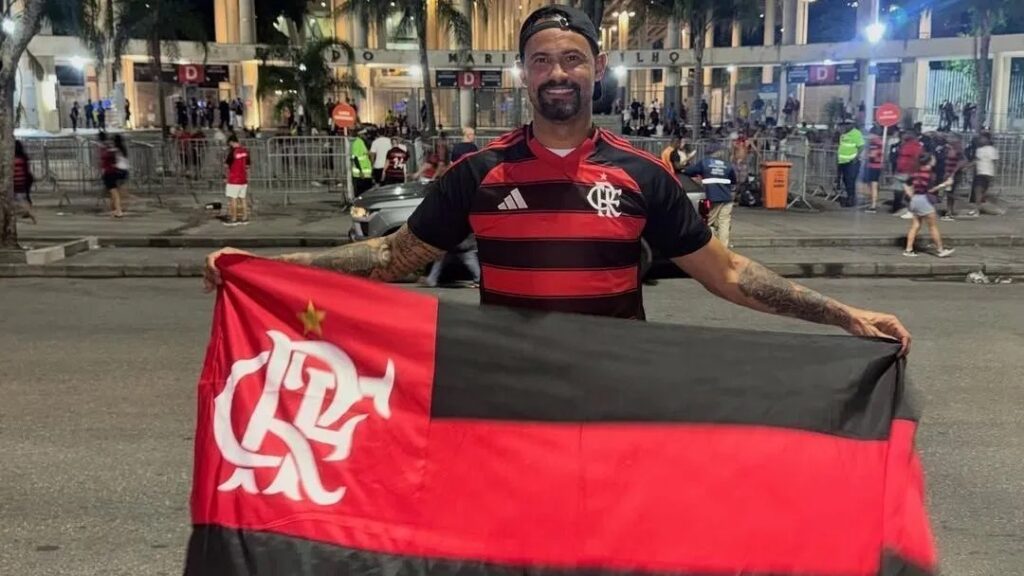 Ex-goleiro Bruno assiste Flamengo x Inter no Maracanã sob vaias e críticas