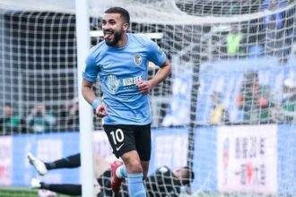Corinthians encaminha contratação de Zakaria Labyad; marroquino é indicação de Memphis Depay