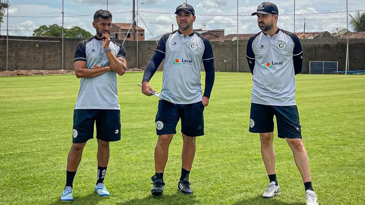 ASA dispensa técnico Dico Woolley após derrota por 3 a 0 para o CRB na final do Alagoano
