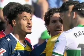 Protocolo antirracismo interrompe partida entre Espanyol e Elche após acusação contra Rafa Mir