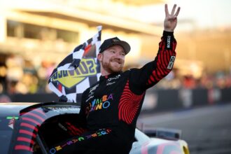 Reddick vence em COTA, alcança terceiro triunfo seguido e quebra recorde na NASCAR Cup