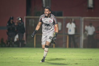 Marinho converte pênalti decisivo e credita classificação do Vitória a Lucas Arcanjo