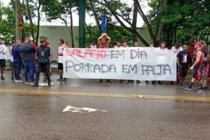 Protestos de organizadas dividem elenco e diretoria do Flamengo